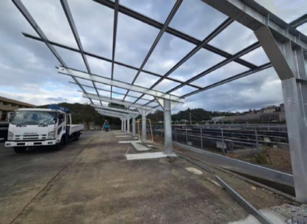 ဂုဏ်ပြုစွမ်းအင်- နေရောင်ခြည်စွမ်းအင်သုံး Carports များ၏ အဆုံးမရှိဖြစ်နိုင်ချေများကို ပြန်လည်သတ်မှတ်ခြင်း။